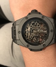 黒のウブロ時計の画像