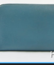 水色の長財布の画像