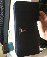 黒い長財布の画像