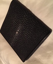 コンパクトで薄い財布 黒 イタリア製の画像