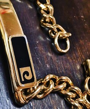 金のブレスレットの画像