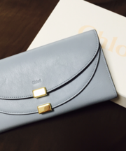 Chloeの水色の長財布の画像