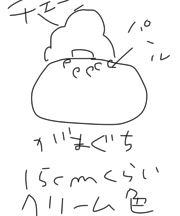 クリーム色のパーティバッグ、中身は真珠のネックレス、真珠のイヤリングの画像