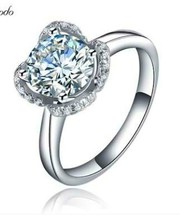 ブルーの石の指輪の画像