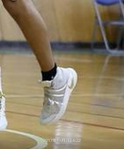  バスケットシューズを電車内に忘れましたの画像