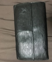 黒いヴィトンの長財布(エピ シリーズ)の画像