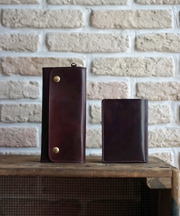 黒いレザー製 長財布の画像