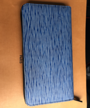 水色の財布のビトンの財布を落としましたの画像