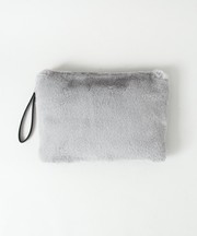 グレーのファークラッチバッグの画像