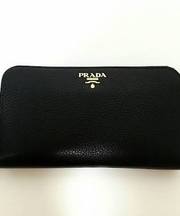 PRADA長財布 黒の画像