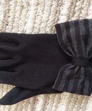 黒地(黒とグレーストライプのリボン付き)手袋の画像