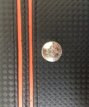 黒とオレンジの長財布の画像