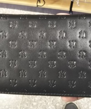 黒い長財布、クレジットカードの画像