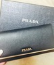 黒いプラダの長財布の画像