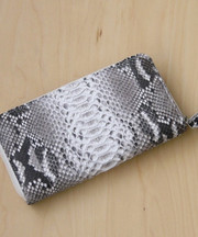 蛇柄の財布の画像