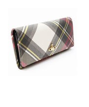 ヴィヴィアンウエスドウッドの赤と白のチェックの長財布、買い物袋に入った衣類の画像