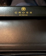 cross製 茶色の長財布の画像