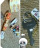 紙兎ロペのキーホルダーがついている鍵の画像