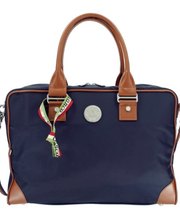 オロビアンコの青系のビジネス鞄(中にコーチ財布、DW時計、ロクシタン香水等)の画像