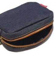 紺色のデニム素材のポーチの画像