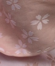 桜模様の淡いピンク色の四角い形のスカーフ、ハンカチ、布の画像