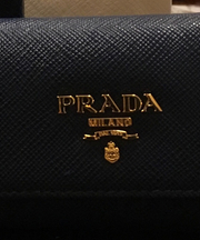 PRADA 革製 紺色 キーケース (鍵二本)の画像