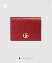 赤いGUCCIの財布の画像