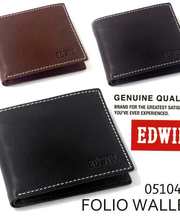 Edwinの黒い二つ折り財布(革)の画像
