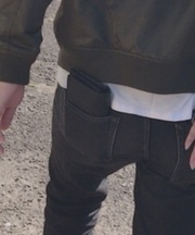 黒の長財布、ブランドはナンバー7の画像