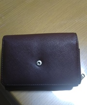 茶色の二つ折り 財布の画像