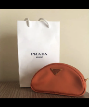 プラダ 赤色 化粧 ポーチの画像