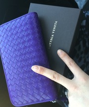 紫のボッテガヴェネタの長財布を落としましたの画像
