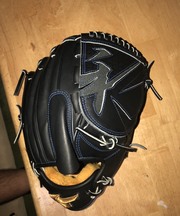 野球硬式グローブ 黒 イニシャル入り ミズノの画像