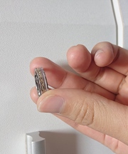 大事な指輪をなくしました。シルバーの黒い模様が入った指輪の画像