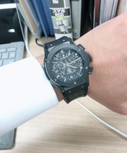 HUBLOTの時計 黒の画像