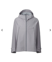 ユニクロ ブロックテックパーカーの画像