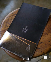 シルバーの所作というブランドの長財布+予定帳の画像