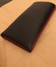 赤、黒の長財布の画像