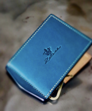 深緑色の二つ折革財布の画像