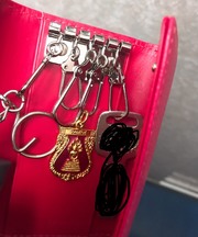 ピンクのキーケースの画像