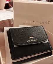 黒の三つ折財布(JILLSTUART)の画像
