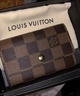 ルイヴィトンのキーケース 中には車の鍵と家の鍵の画像