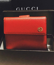赤いグッチ 財布の画像