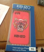 KENZOのピンクのカバーの着いたiPhoneSEの画像