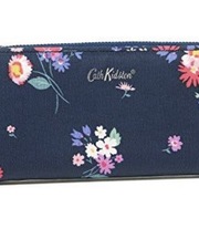 財布、ペンケース、鍵の画像