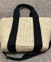 かごバッグ、財布、サングラスの画像