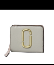 マークジェイコブスの二つ折り財布の画像