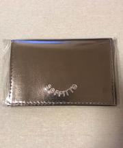 シルバーのパスケースの画像