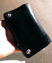 黒いクロムハーツの財布の画像