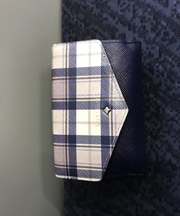 ルリア４℃の折り財布の画像